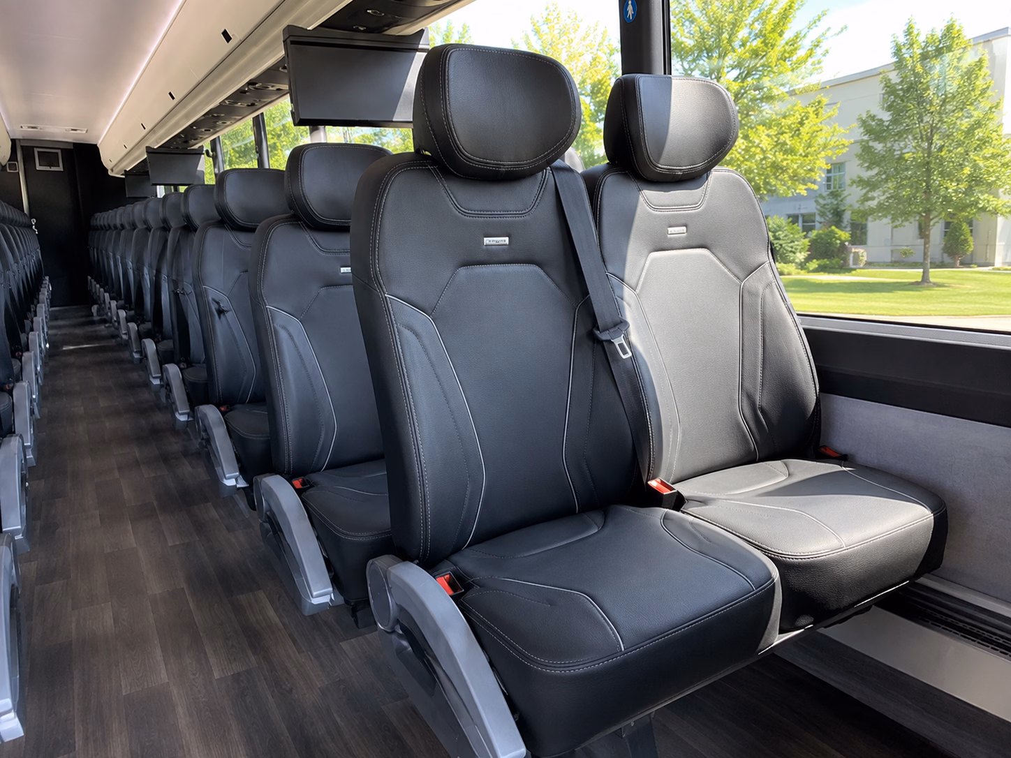 charter buses to the museum of flight and woodland park zoo from auburn